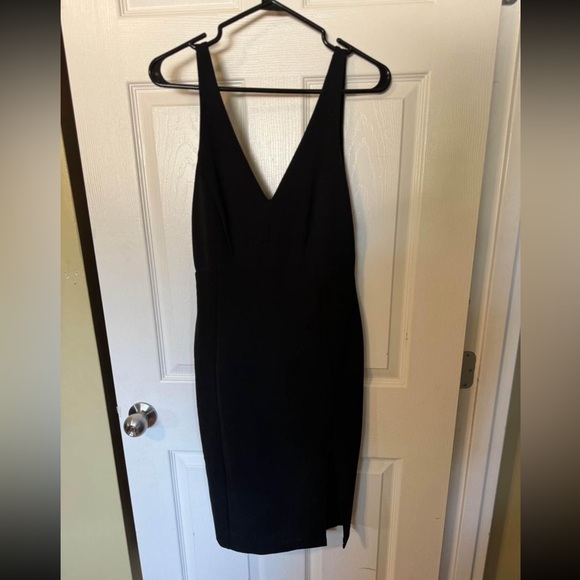 EUC only worn twice. Lulu’s black dress size M fits US 6-8. Very flattering on - Picture 3 of 4